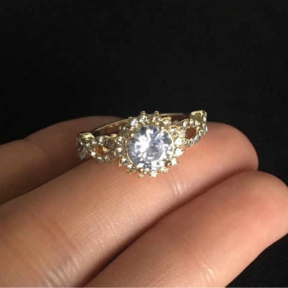 Gorgeous Round Cubic Zirconia Fashion Wedding Ring - Picture 2 of 5